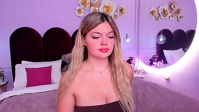 ZaraBloom online show from October 15, 2025, 3:56 pm