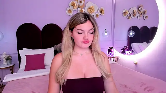 ZaraBloom online show from October 20, 2025, 3:23 pm