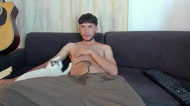 Snapshot of Henrikk_senn chatting on September 14, 2025, 5:17 am Henrikk senn online show from September 14, 2025, 5:17 am