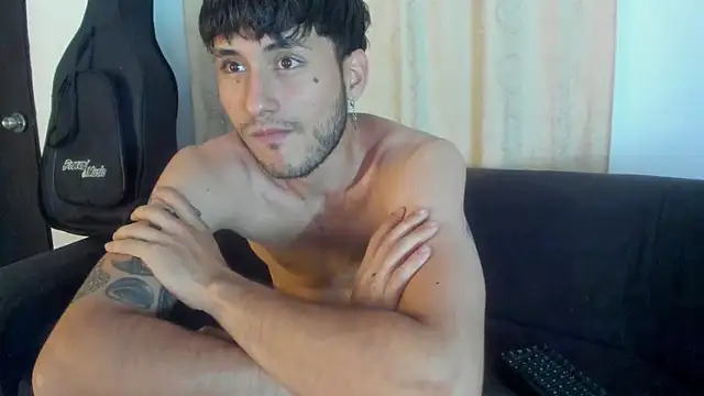 Snapshot of Henrikk_senn chatting on October 3, 2025, 10:51 pm Henrikk senn online show from October 3, 2025, 10:51 pm