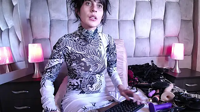 Snapshot of bellatrix25 chatting on January 18, 2025, 8:30 pm bellatrix25 online show from January 18, 2025, 8:30 pm