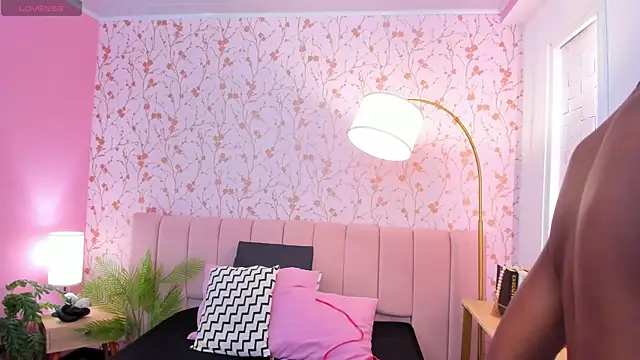 amber-hill online show from February 25, 2025, 7:03 pm