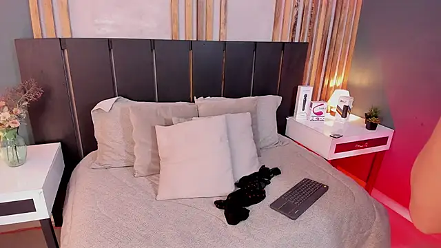 Janne lee online show from December 1, 2025, 8:03 pm