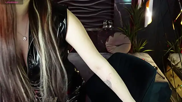 Snapshot of Lily_Moonlight chatting on March 20, 2025, 10:32 am Lily Moonlight online show from March 20, 2025, 10:32 am