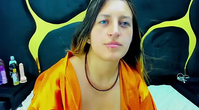 GiaRoussel online show from February 4, 2025, 7:55 pm