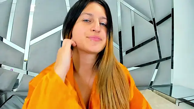 GiaRoussel online show from February 9, 2025, 5:01 pm