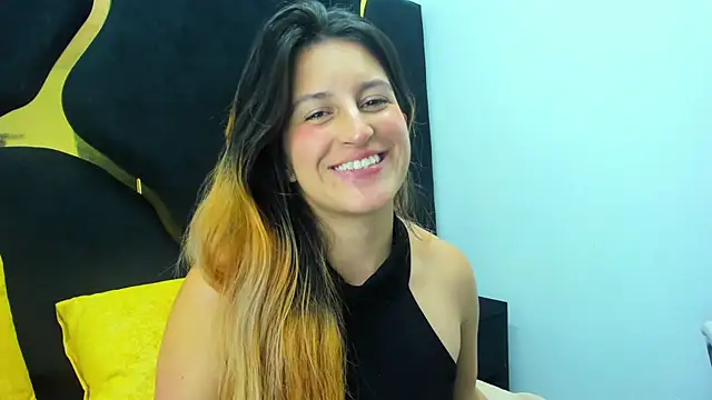 GiaRoussel online show from March 17, 2025, 7:48 pm