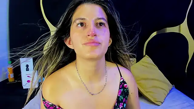 GiaRoussel online show from November 11, 2025, 8:42 pm