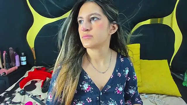 GiaRoussel online show from November 15, 2025, 3:30 pm