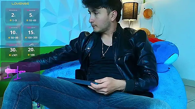 santyago taylor online show from September 16, 2025, 7:15 pm