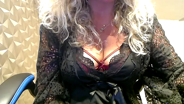 Snapshot of JenniLowen chatting on October 28, 2025, 11:58 am JenniLowen online show from October 28, 2025, 11:58 am