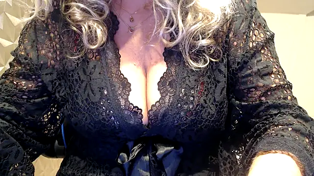 Snapshot of JenniLowen chatting on November 15, 2025, 7:16 am JenniLowen online show from November 15, 2025, 7:16 am