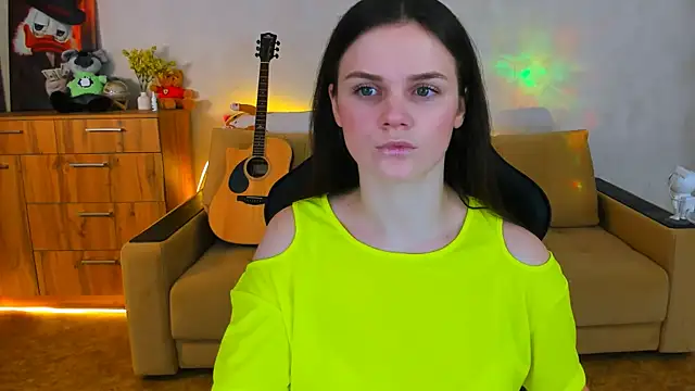 Lora Cain online show from December 5, 2024, 2:11 pm