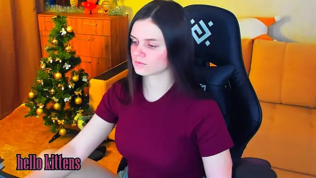 Lora Cain online show from December 20, 2024, 2:05 pm