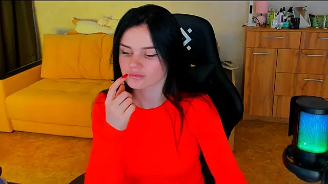 Lora Cain online show from March 1, 2025, 12:34 pm