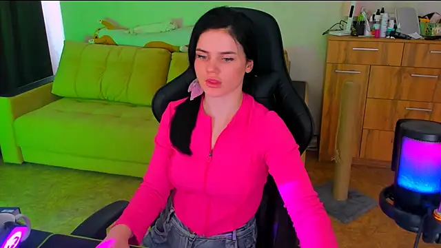 Lora Cain online show from March 10, 2025, 8:26 am