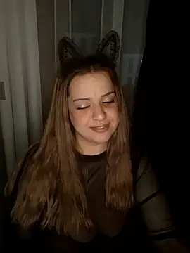 Snapshot of cansuozell chatting on November 1, 2025, 4:53 pm cansuozell online show from November 1, 2025, 4:53 pm