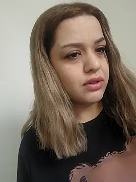 Snapshot of cansuozell chatting on November 6, 2025, 9:32 am cansuozell online show from November 6, 2025, 9:32 am