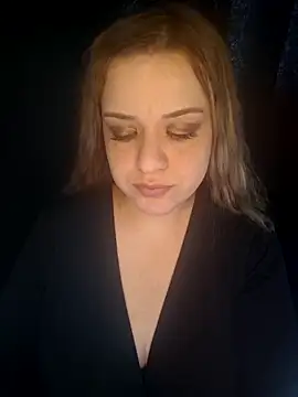 Snapshot of cansuozell chatting on November 13, 2025, 11:31 am cansuozell online show from November 13, 2025, 11:31 am