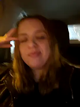 Snapshot of cansuozell chatting on November 25, 2025, 3:01 pm cansuozell online show from November 25, 2025, 3:01 pm