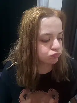 Snapshot of cansuozell chatting on November 28, 2025, 6:10 pm cansuozell online show from November 28, 2025, 6:10 pm