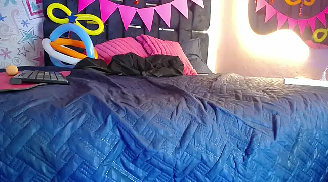 KOURTNEY-- online show from March 1, 2025, 4:26 am