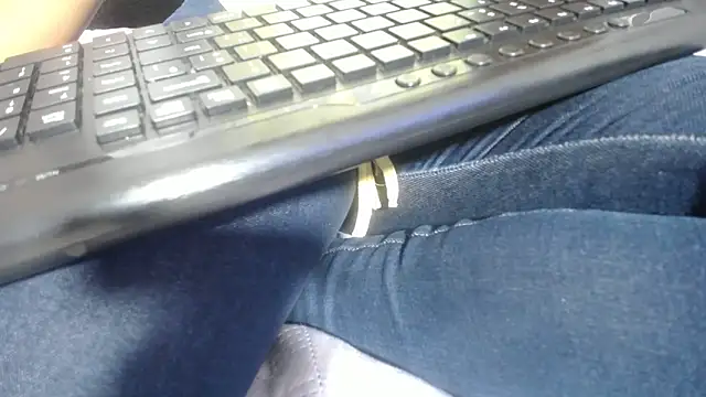 KOURTNEY-- online show from October 20, 2025, 1:50 am