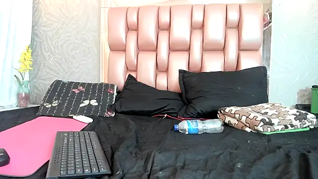 KOURTNEY-- online show from November 13, 2025, 2:10 am