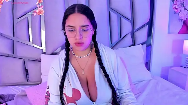 Snapshot of paulette_dupont chatting on January 30, 2025, 3:44 am paulette dupont online show from January 30, 2025, 3:44 am