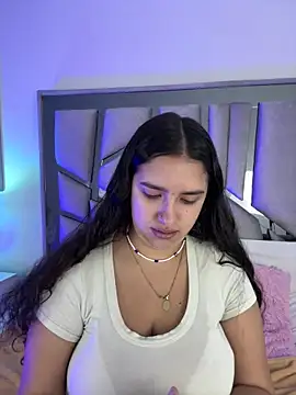 Snapshot of paulette_dupont chatting on February 6, 2025, 3:37 am paulette dupont online show from February 6, 2025, 3:37 am