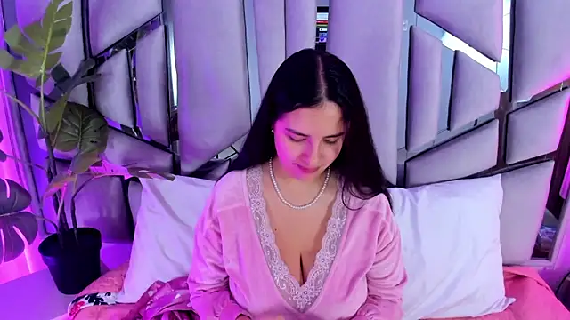 Snapshot of paulette_dupont chatting on September 19, 2025, 12:34 am paulette dupont online show from September 19, 2025, 12:34 am