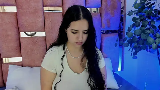 Snapshot of paulette_dupont chatting on October 19, 2025, 3:18 am paulette dupont online show from October 19, 2025, 3:18 am