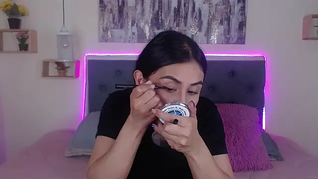 Snapshot of mia_aira chatting on November 5, 2025, 5:46 pm mia aira online show from November 5, 2025, 5:46 pm