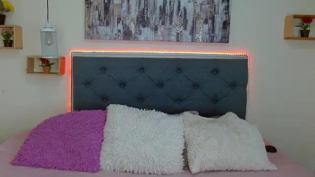 Snapshot of mia_aira chatting on November 25, 2025, 3:56 pm mia aira online show from November 25, 2025, 3:56 pm