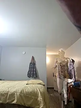 Snapshot of Puusy780 chatting on October 29, 2025, 12:57 am Puusy780 online show from October 29, 2025, 12:57 am