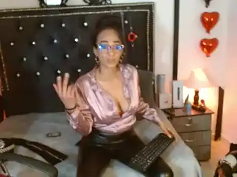 Snapshot of SamaraMartinez chatting on March 21, 2025, 7:35 pm SamaraMartinez online show from March 21, 2025, 7:35 pm