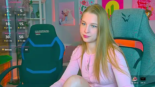 CuteMousee online show from November 21, 2025, 6:34 am