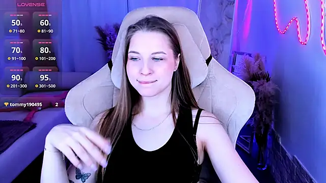 CuteMousee online show from December 3, 2025, 6:21 am