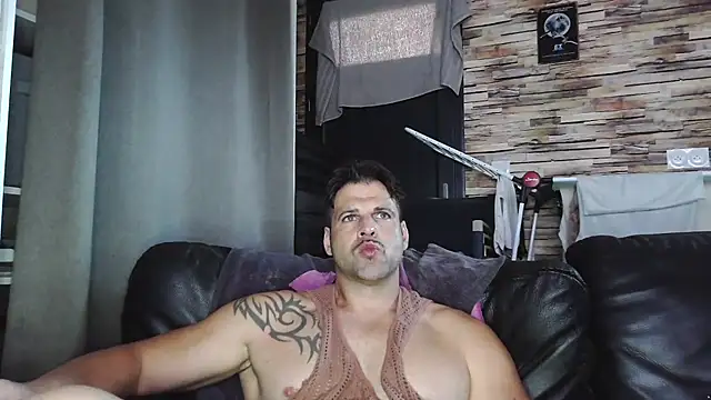 Snapshot of XxBigboybandxX chatting on November 8, 2025, 2:39 pm XxBigboybandxX online show from November 8, 2025, 2:39 pm