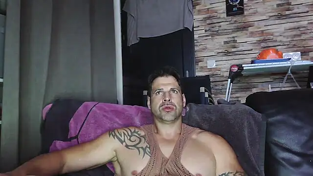 Snapshot of XxBigboybandxX chatting on November 17, 2025, 5:30 pm XxBigboybandxX online show from November 17, 2025, 5:30 pm