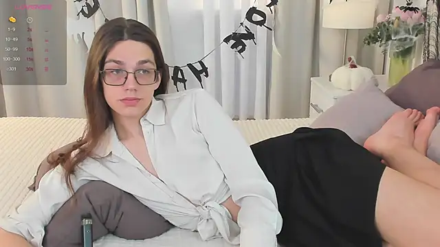 Snapshot of Alfreda_Mills chatting on October 29, 2025, 11:56 am Alfreda Mills online show from October 29, 2025, 11:56 am