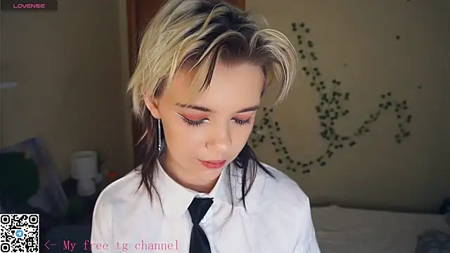 Snapshot of EngelAlman chatting on October 26, 2025, 6:41 am EngelAlman online show from October 26, 2025, 6:41 am