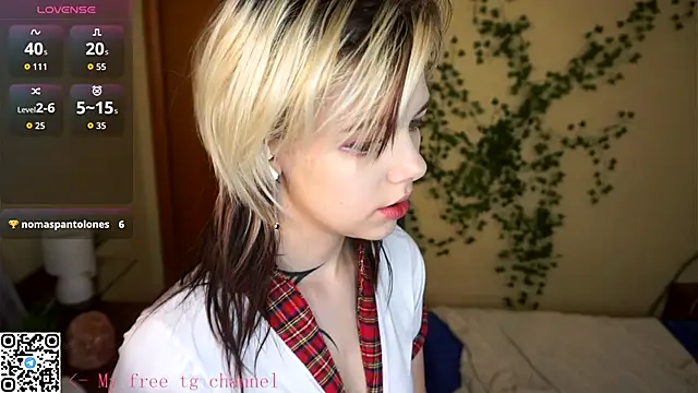 Snapshot of EngelAlman chatting on December 5, 2025, 7:28 am EngelAlman online show from December 5, 2025, 7:28 am