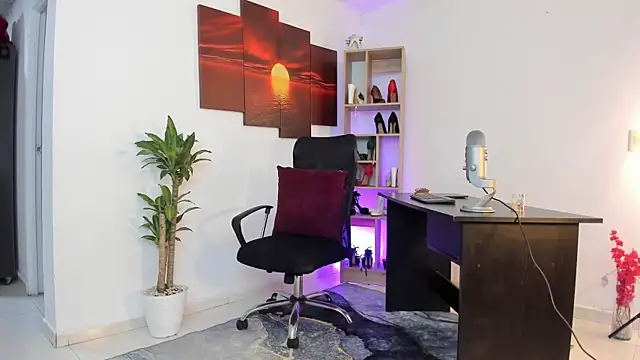 Lia Copper online show from March 3, 2025, 4:24 pm