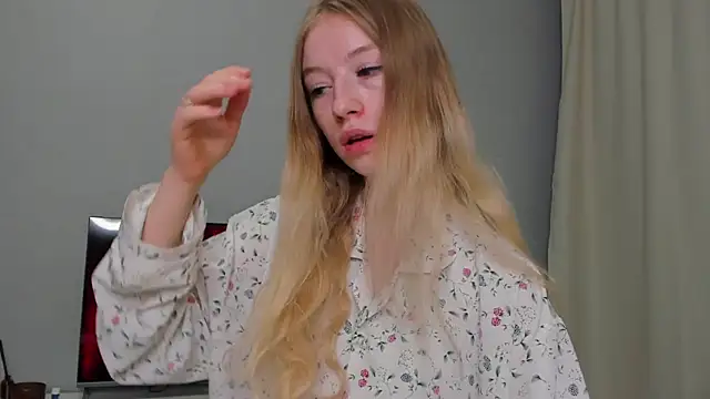 minidivaa  online show from March 4, 2025, 9:22 pm