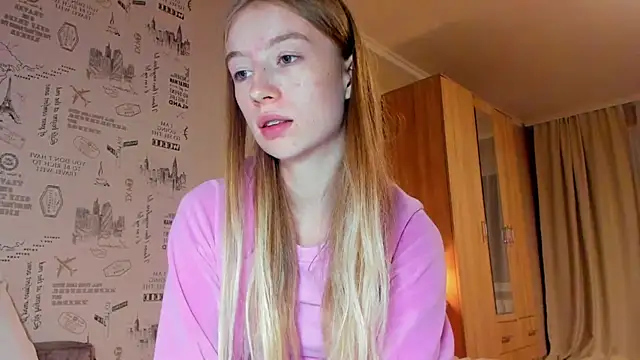 minidivaa  online show from October 8, 2025, 9:01 pm