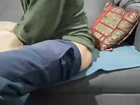 4small4inchlol online show from December 14, 2024, 9:13 pm