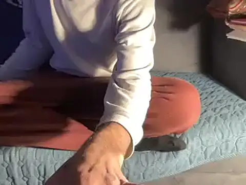 4small4inchlol online show from January 4, 2025, 12:59 am