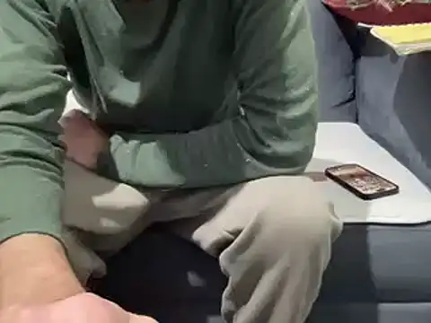 4small4inchlol online show from January 9, 2025, 6:26 pm