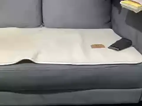 4small4inchlol online show from January 13, 2025, 4:51 pm